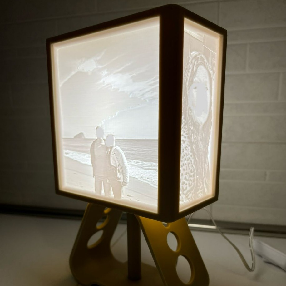 ÖZEL TASARIMLI GECE LAMBASI ÖZEL TASARIMLI GECE LAMBASI